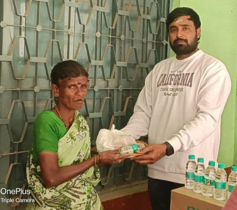 అన్నదానంతో పాటు వాటర్ బాటిల్స్ పంపిణీ  దాతల సహకారంతో 1840 రోజులుగా పేదలకు అన్నదాన కార్యక్రమం
